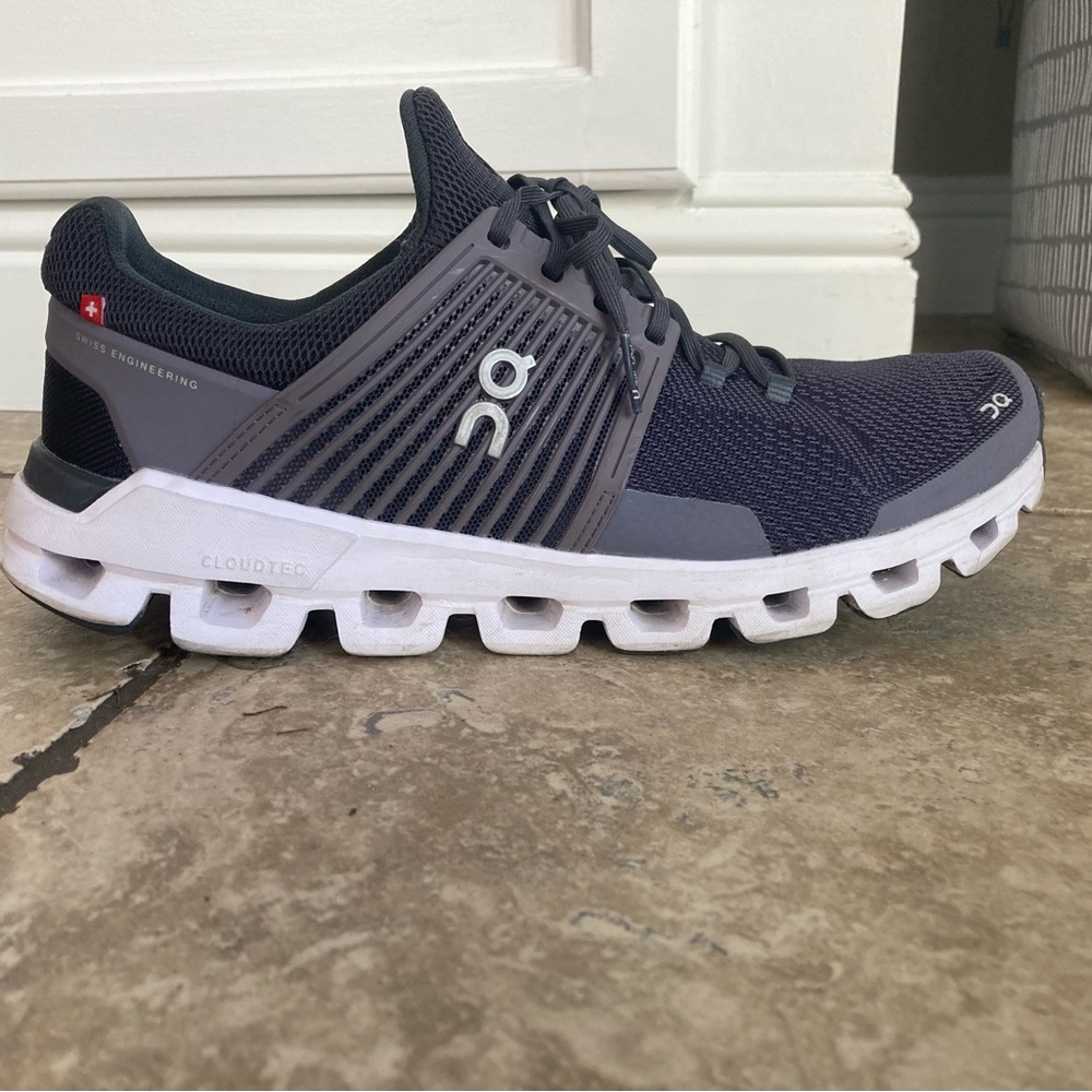 On Cloudswift women’s running shoes. Excellent pre-owned condition, 9/10.